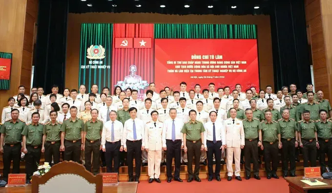 z8012511602260-d074cd1b45a0d8b3274167f1ac607e75-6308-8749.jpg