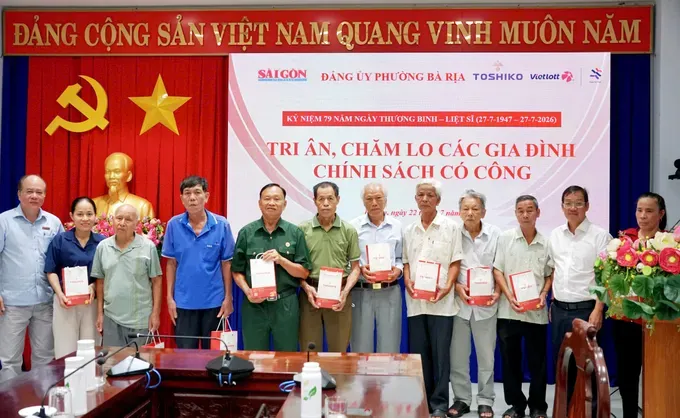 tang-qua-27-7-tai-phuong-ba-ria-5-7995-4004.jpg