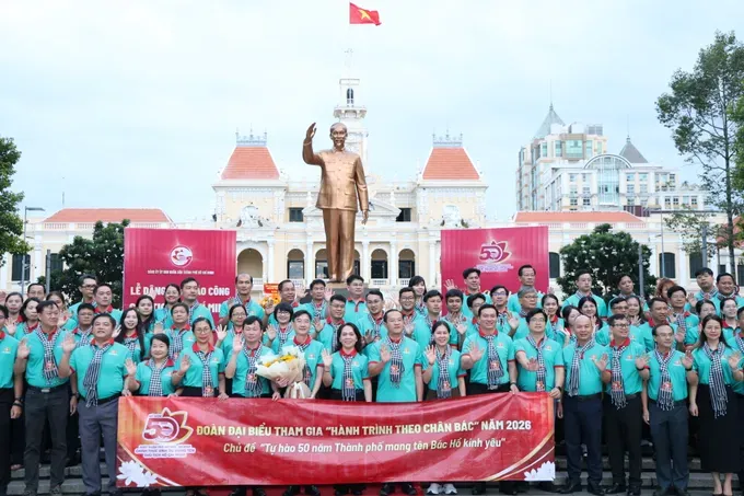 ngay-sau-le-dang-hoa-bao-cong-doan-dai-bieu-tphcm-khoi-hanh-di-con-dao-anh-le-thoa-91-5304.jpg