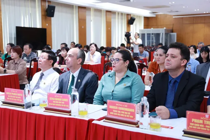 f4437cb3-233a-4a5f-96af-b4df53557da9-4833-7005.jpg