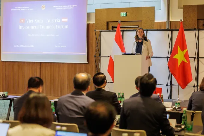 ba-barbara-eibinger-miedl-thu-truong-thuong-truc-bo-tai-chinh-cong-hoa-ao-1048-799.jpeg