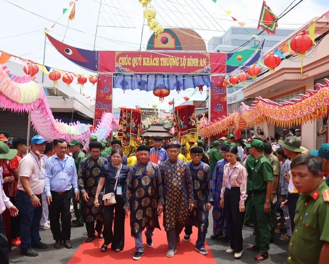 le-hoi-nghinh-ong-xa-can-gio-6-301-2845.jpg