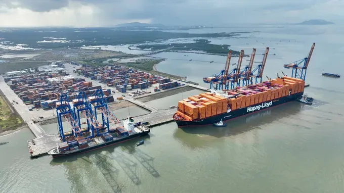 tau-container-tren-200000-tan-cap-cang-gemalink-trong-cum-cang-nuoc-sau-cai-mep-thi-vai-phuong-tan-phuoc-tphcm-lam-hang-anh-thanh-huy-9459-7686.jpg