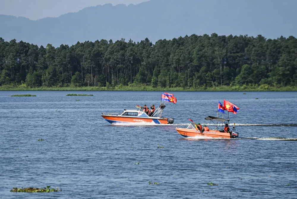 anh-dien-tap-phong-thu-dan-du-vn-lao-cpc-18-7425-6220.jpg