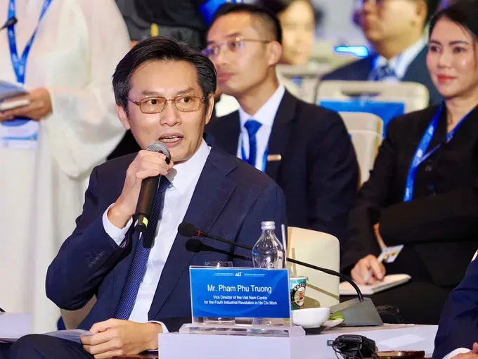 ong-pham-phu-truong-pho-giam-doc-trung-tam-cach-mang-cong-nghiep-lan-thu-tu-tai-tphcm-hcmc-c4ir-dieu-phoi-phien-thao-luan-tai-su-kien-ceo-500-9038-539.jpg
