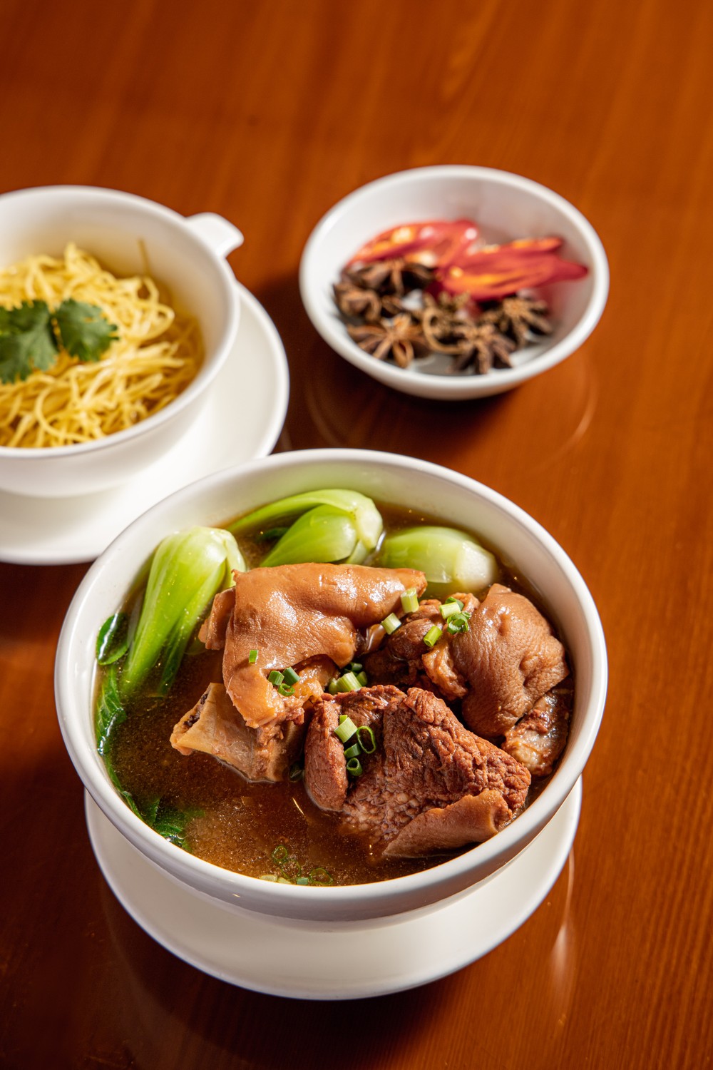 Hủ tiếu mì giò heo nấu chao.jpg