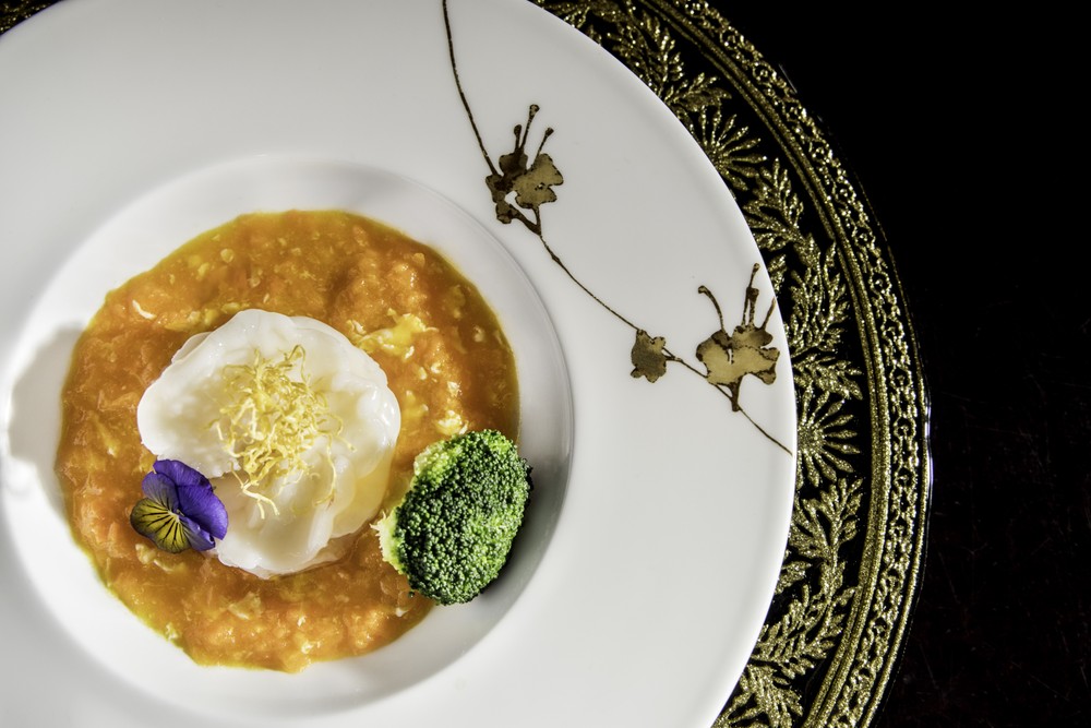 Long Trieu - Stir-fried tiger prawn with vegetable & egg white.jpg