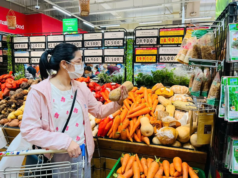 Nhiều mặt hàng thực phẩm, sản phẩm dinh dưỡng giảm giá mạnh tại Co.opmart