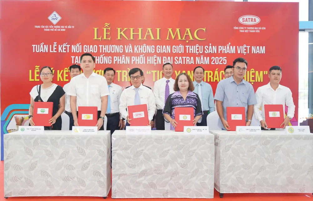 Tổng Công ty Thương mại Sài Gòn TNHH MTV (SATRA) ký kết với 10 nhà cung cấp tham gia chương trình “Tick xanh trách nhiệm” 