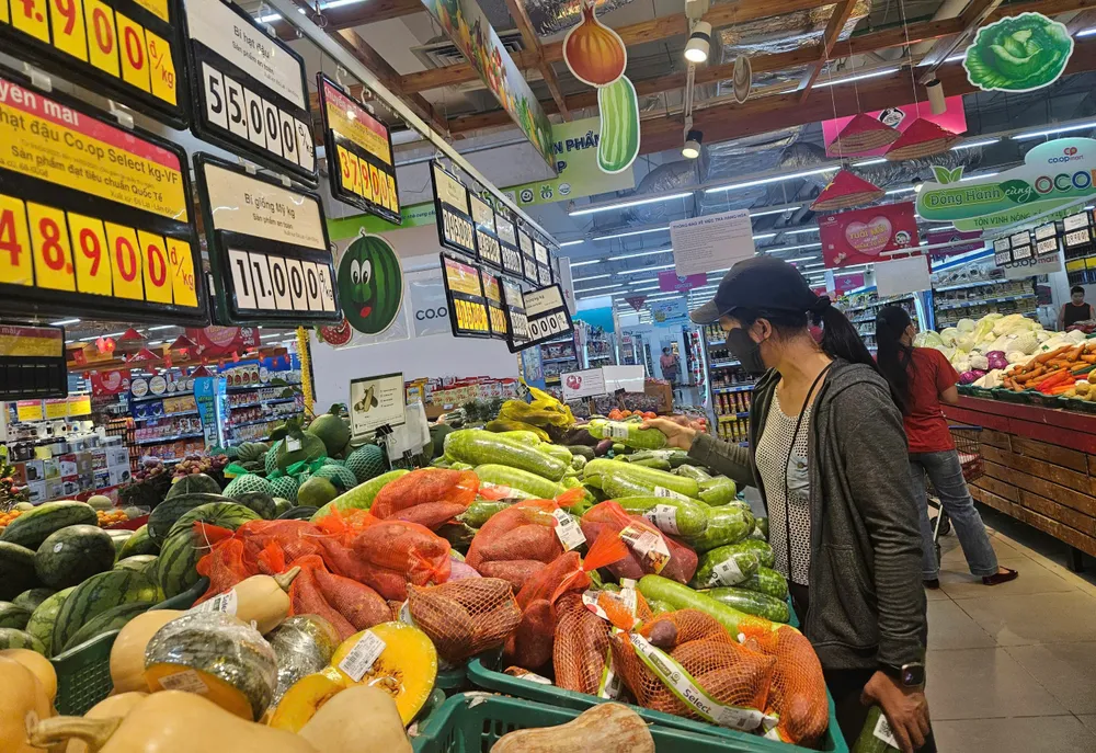 Việc đảm bảo logistics giúp hàng hóa luôn được lấp đầy trên kệ siêu thị