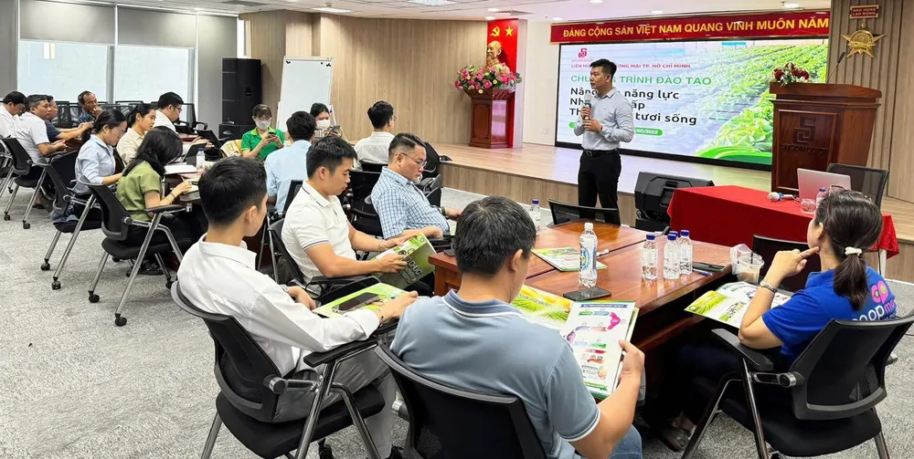 Đại diện Phòng quản lý chất lượng Saigon Co.op chia sẻ tại chương trình nâng cao năng lực nhà cung cấp năm 2025