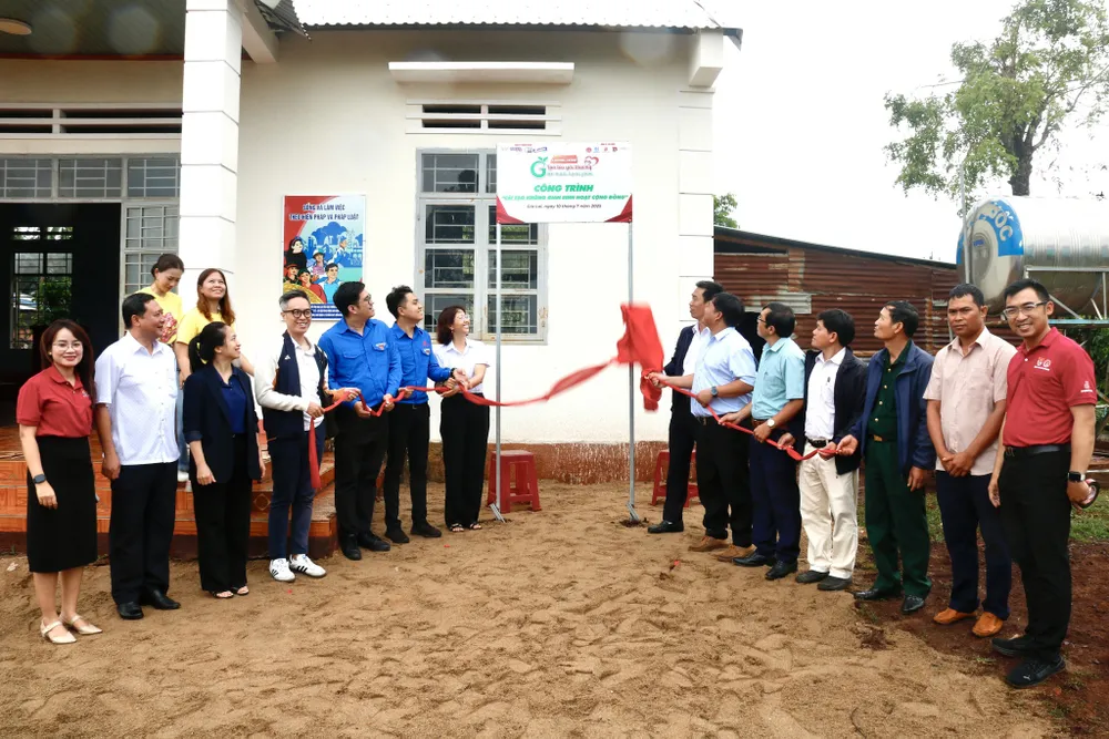 Đoàn thanh niên Saigon Co.op và Đoàn thanh niên Tổng công ty Cấp nước Sài Gòn (Sawaco) phối hợp tổ chức chương trình “Lan tỏa yêu thương - Gieo mầm hạnh phúc” tại tỉnh Gia Lai