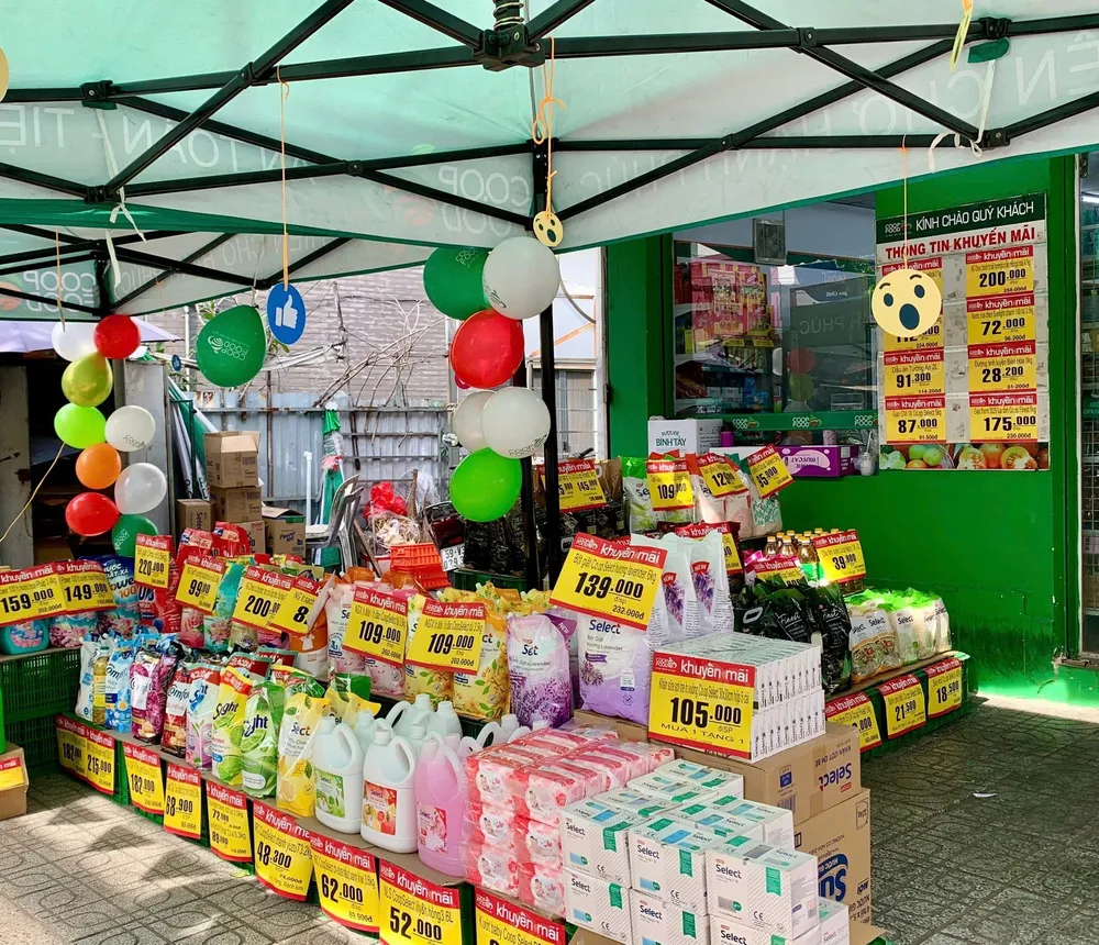 Hàng nhãn riêng giảm giá mạnh tại phiên chợ