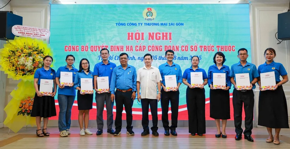 Công đoàn SATRA trao thưởng cho các tập thể, cá nhân có thành tích xuất sắc