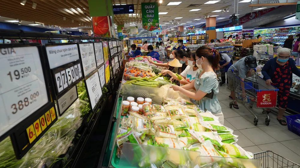 Quầy kệ trong siêu thị Co.opmart luôn ưu tiên sản phẩm xanh