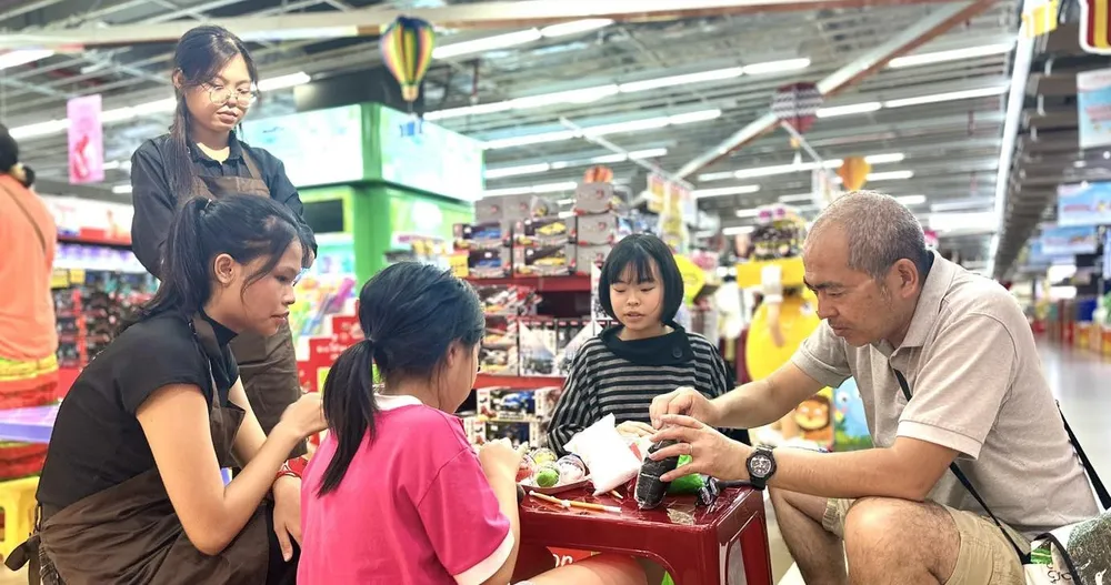 Không gian mua sắm đa tiện ích của Co.opXtra Tân Phong