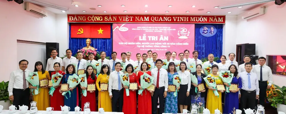 Lễ tri ân cán bộ, nhân viên, người lao động SATRA có thâm niên công tác 30 năm