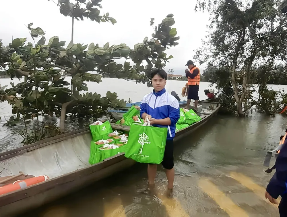 Saigon Co.op khẩn cấp chi viện hàng hóa tới người dân vùng lũ