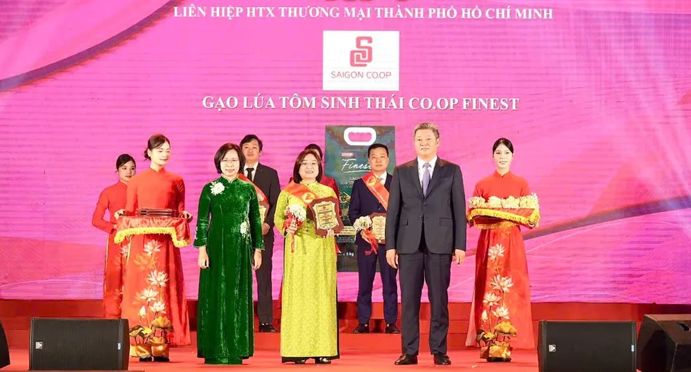 Saigon Co.op được vinh danh tốp 1 chương trình “Hàng Việt Nam được người tiêu dùng yêu thích” năm 2025 với sản phẩm gạo ST 25 lúa tôm sinh thái Co.op Finest