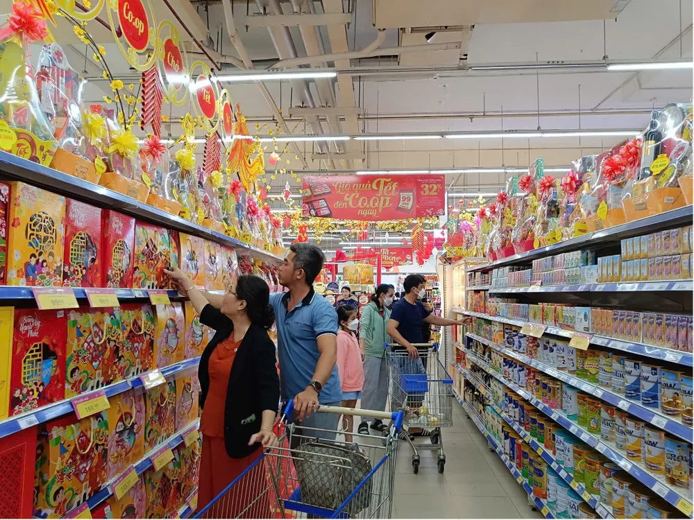 Giỏ quà tết hàng nhãn riêng Co.op được nhiều khách hàng tin chọn