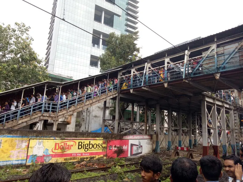 Giẫm đạp tại Mumbai, ít nhất 22 người chết ảnh 1