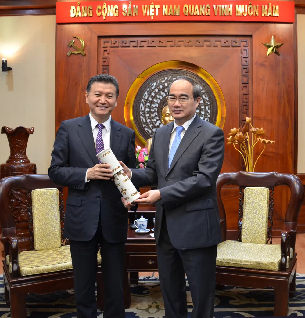 Bí thư Thành ủy TPHCM Nguyễn Thiện Nhân tiếp Chủ tịch Liên đoàn Cờ vua Thế giới ảnh 2