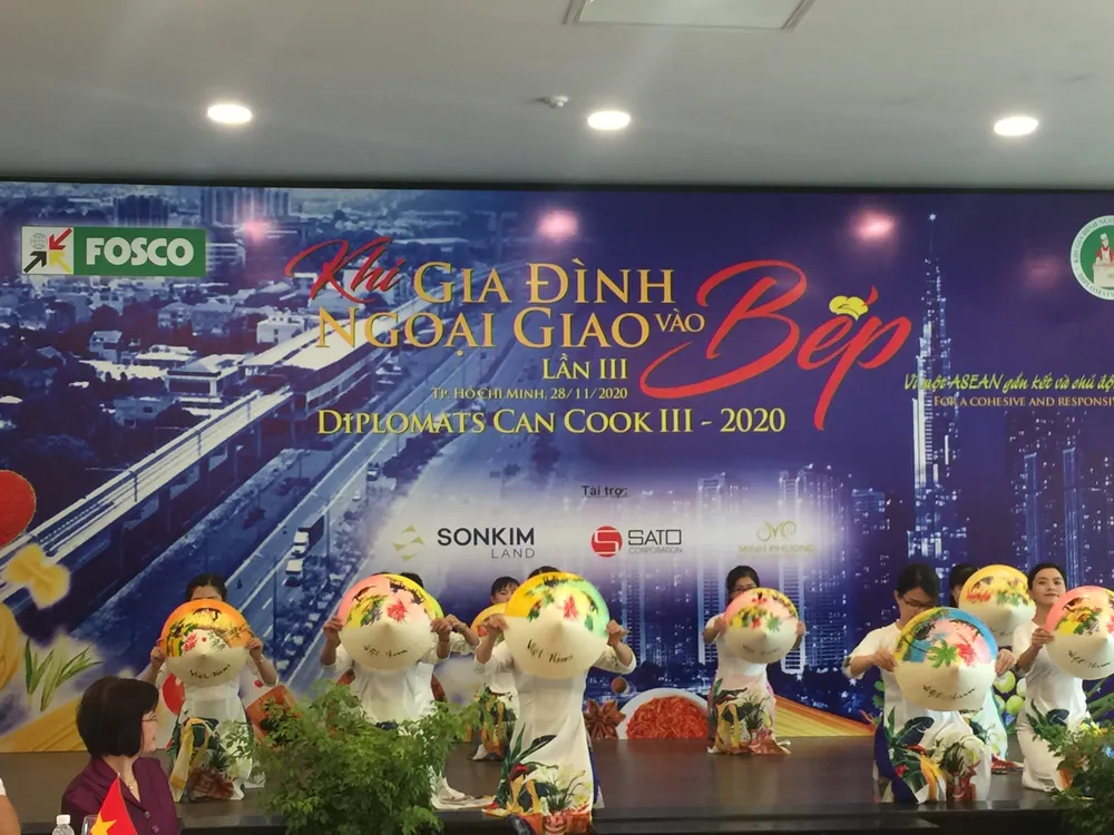Khi gia đình ngoại giao vào bếp lần thứ III năm 2020 ảnh 1