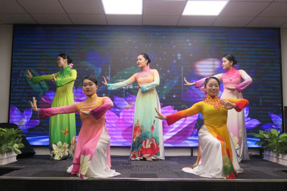 Tiết mục văn nghệ chào mừng kỷ niệm lần thứ 247 Ngày Độc lập Hoa Kỳ