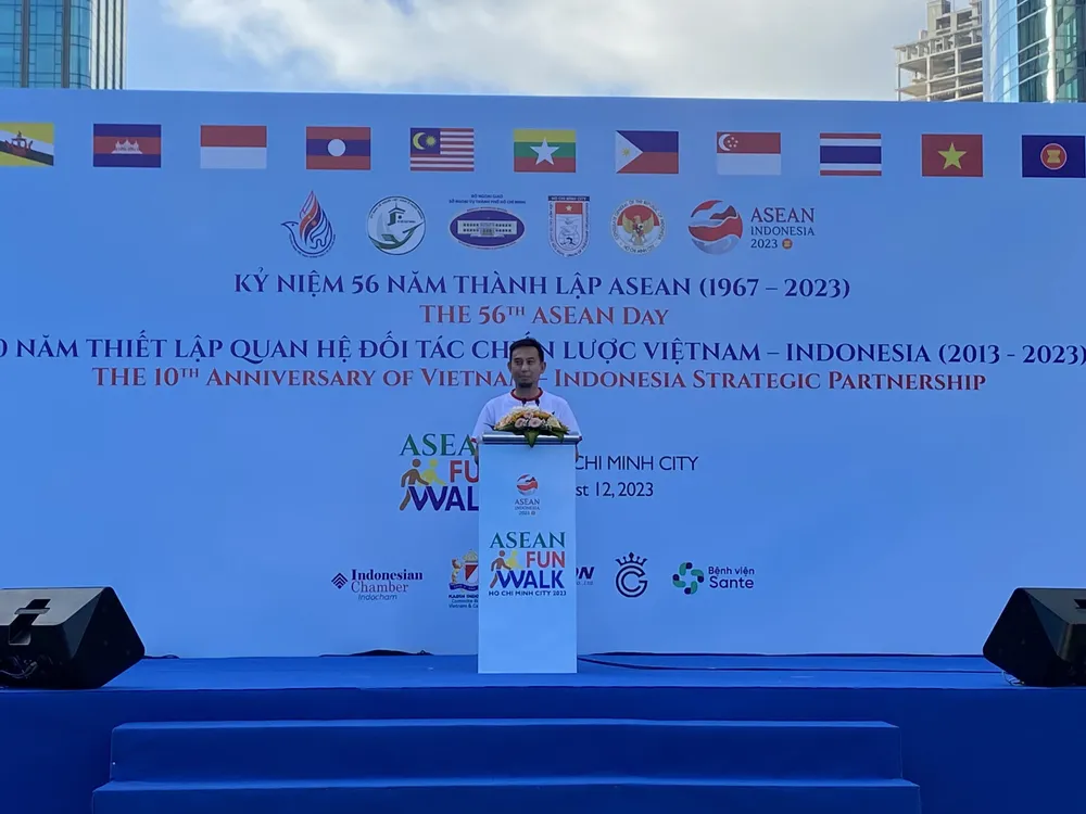 Tổng Lãnh sự Indonesia Agustaviano Sofjan phát biểu tại ASEAN Fun Walk 2023