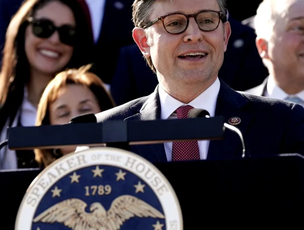 Tân Chủ tịch Hạ viện Mỹ Mike Johnson phát biểu trước báo giới Tân Chủ tịch Hạ viện Mỹ Mike Johnson phát biểu trước báo giới