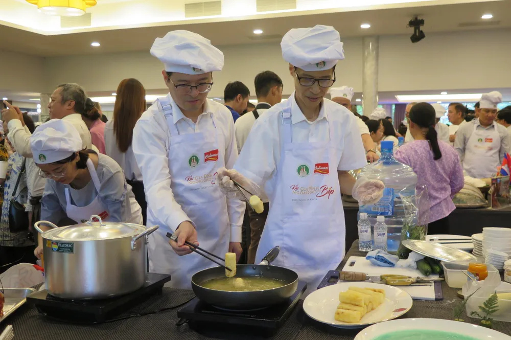 Đội Tổng Lãnh sự quán Trung Quốc. Ảnh: THỤY VŨ