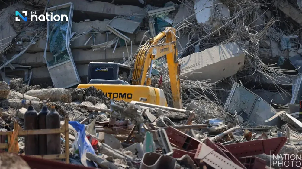 Tòa nhà đang xây đổ sập do động đất tại Bangkok, Thái Lan. Ảnh: THE NATION