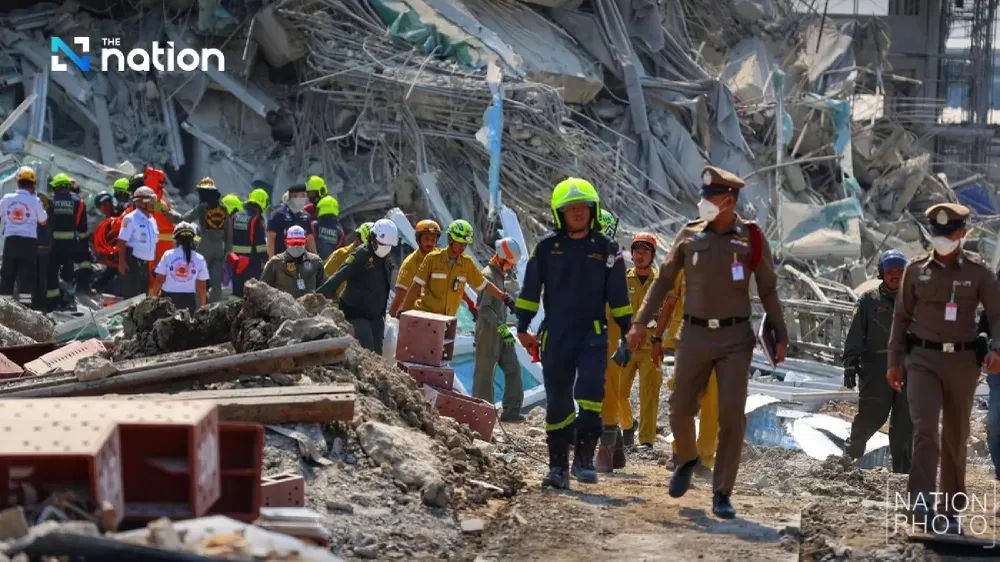 Cứu hộ tại tòa nhà đang xây đổ sập do động đất tại Bangkok, Thái Lan. Ảnh: THE NATION