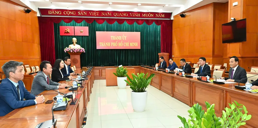 Bí thư Thành ủy TPHCM Trần Lưu Quang tiếp và làm việc với Ban Giám đốc Tập đoàn SCG Việt Nam. Ảnh: Việt Dũng