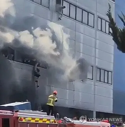 lính chữa cháy.jpg