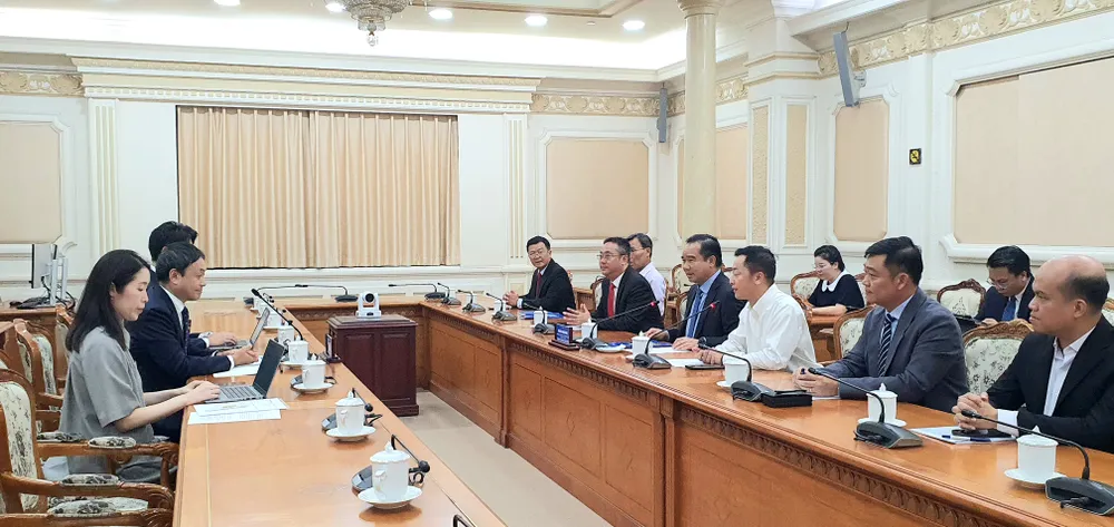 Chủ tịch TPHCM Nguyễn Văn Được làm việc với Tổ chức thúc đẩy ngoại thương Nhật Bản (JETRO) tại TPHCM. Ảnh: THỤY VŨ
