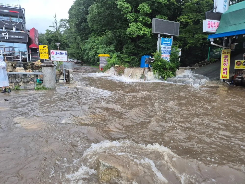 mưa gây lũ.jpg
