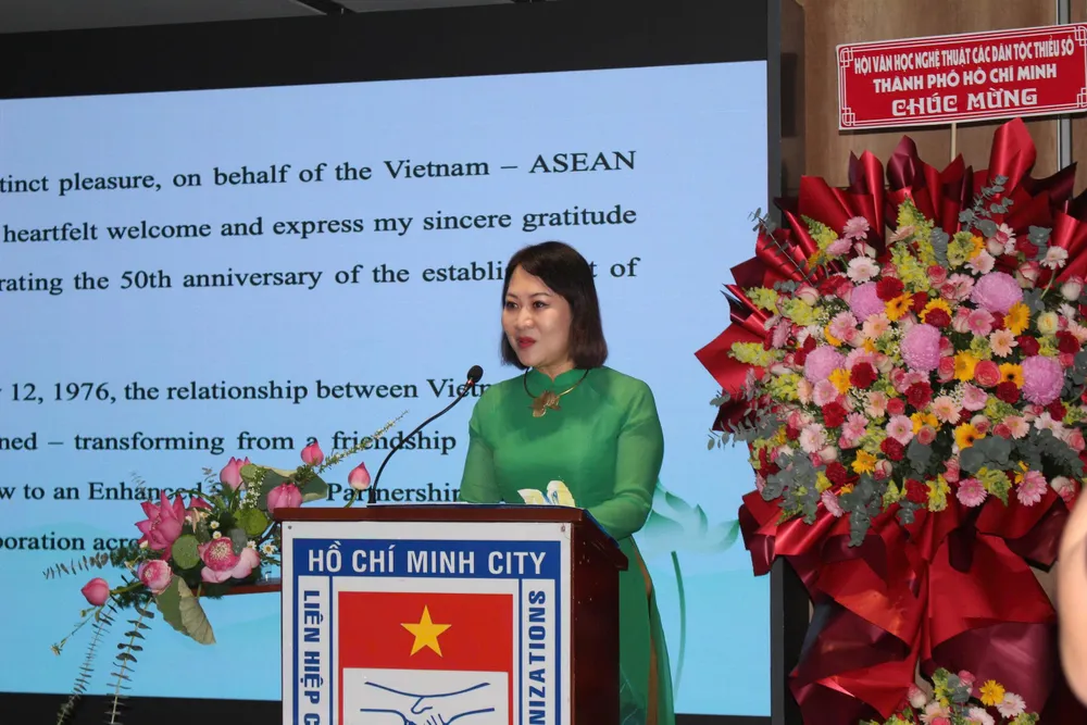 Hồng Xuân.jpg
