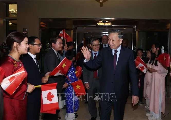 vna_potal_tong_bi_thu_chu_tich_nuoc_to_lam_bat_dau_chuyen_tham_cap_nha_nuoc_toi_canada_stand (2).jpg