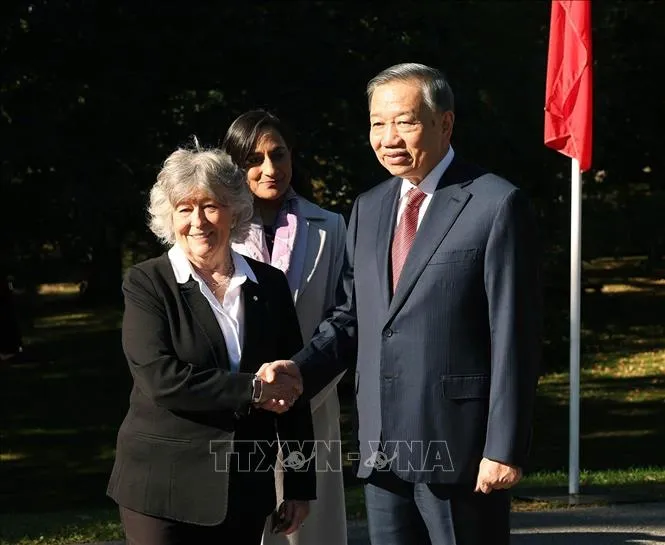Đón ở ngoài.jpg