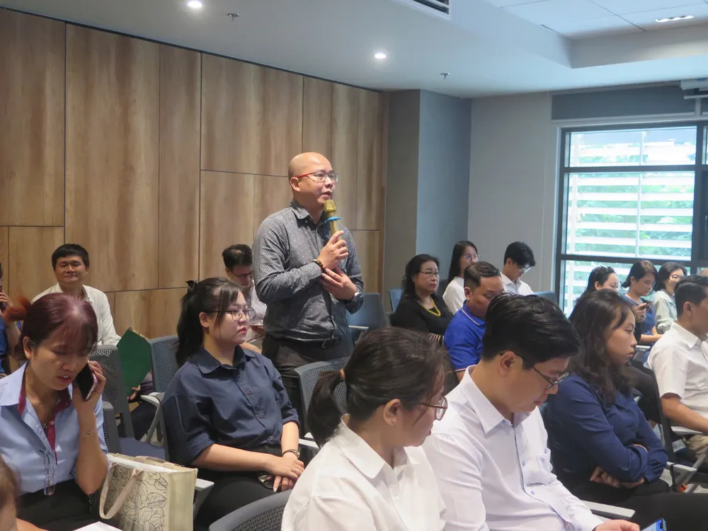Các đại biểu đóng góp.jpg