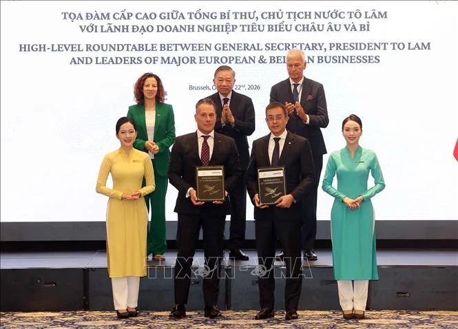 vna_potal_toa_dam_cap_cao_giua_tong_bi_thu_chu_tich_nuoc_to_lam_voi_lanh_dao_doanh_nghiep_tieu_bieu_chau_au_va_bi_stand (1).jpg