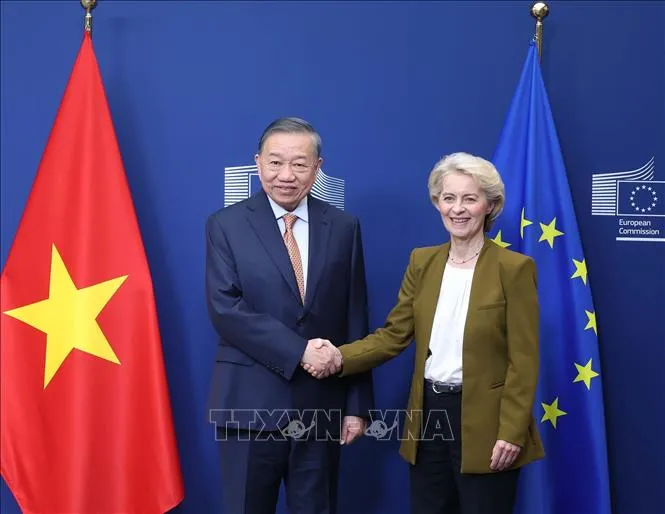 vna_potal_tong_bi_thu_chu_tich_nuoc_to_lam_gap_chu_tich_uy_ban_chau_au_stand (2).jpg