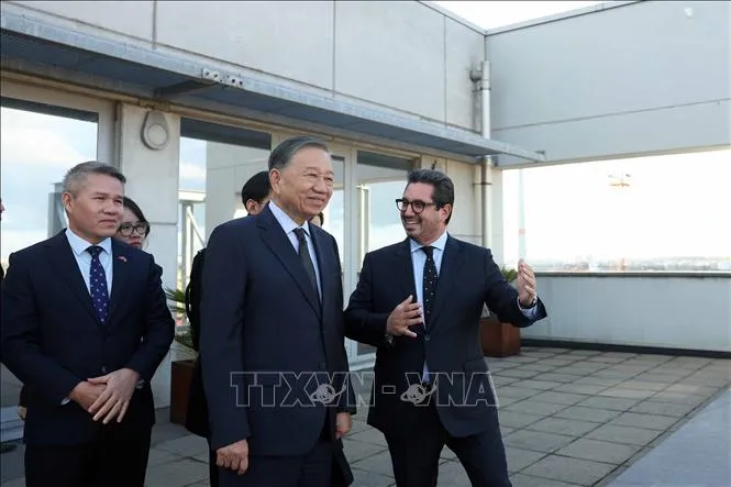 Thăm cảng 2.jpg