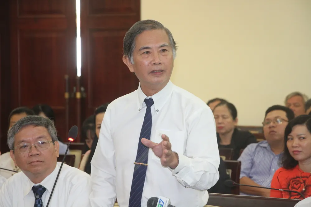 Lãnh đạo TPHCM gặp gỡ 300 nhà giáo tiêu biểu ảnh 1