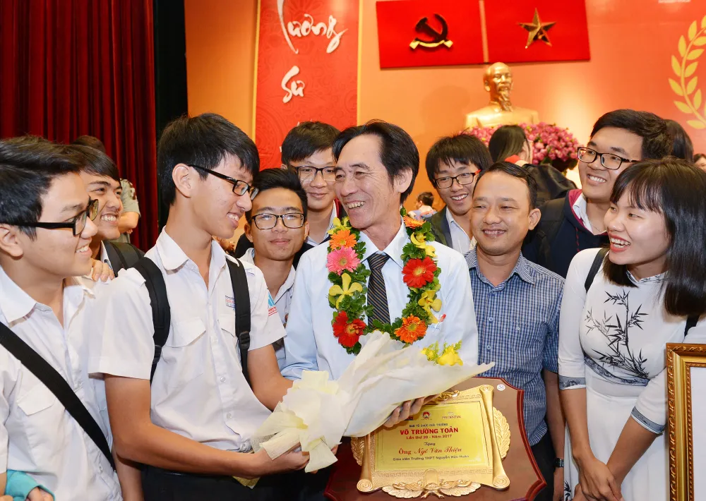 Giải thưởng Võ Trường Toản lần thứ 20 năm 2017: Tôn vinh 40 thầy, cô giáo tiêu biểu của TPHCM ảnh 8