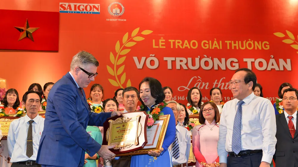 Giải thưởng Võ Trường Toản lần thứ 20 năm 2017: Tôn vinh 40 thầy, cô giáo tiêu biểu của TPHCM ảnh 6