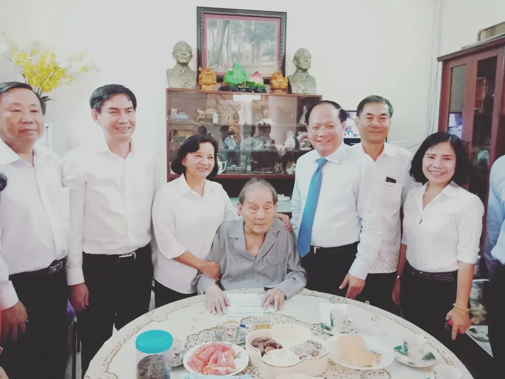 Lãnh đạo TPHCM thăm, chúc mừng Ngày Thầy thuốc Việt Nam 27-2 ảnh 5