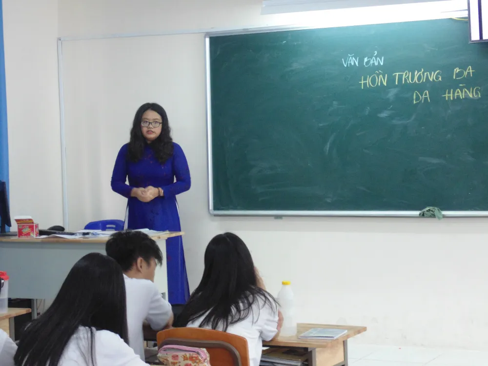 Học sinh hào hứng tham gia trải nghiệm “Một ngày làm giáo viên”  ảnh 1