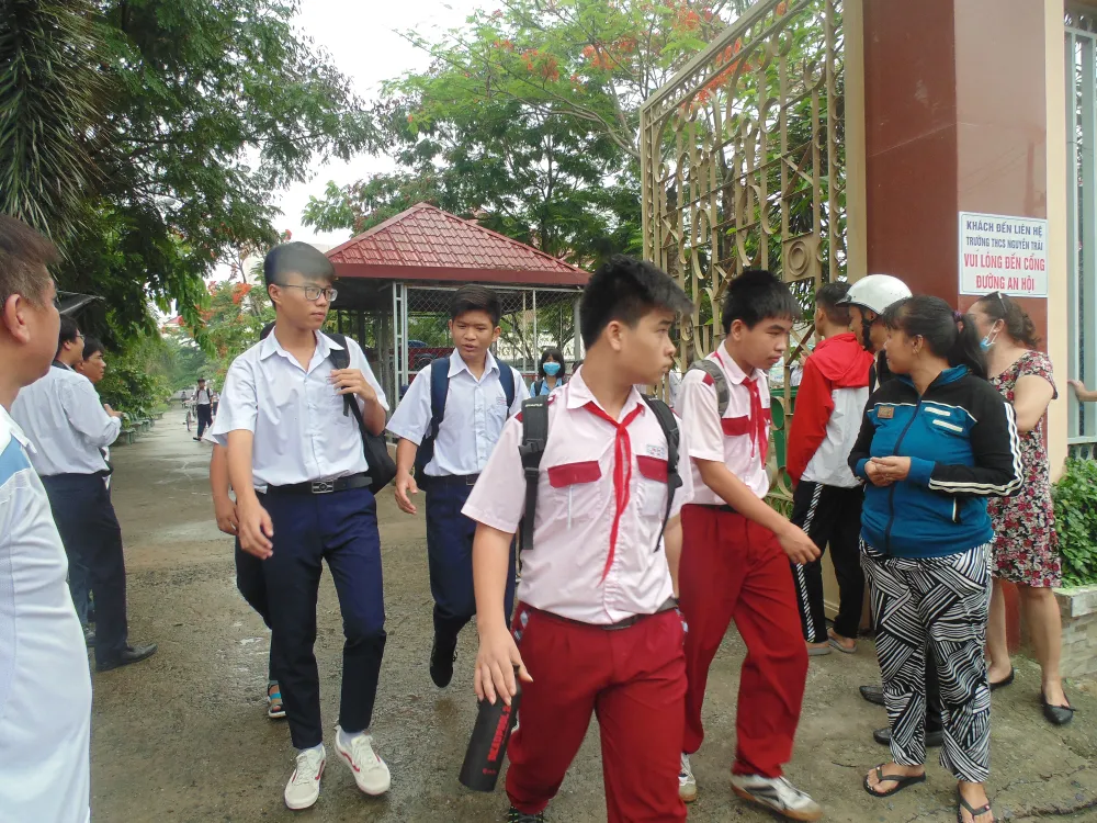 Thi tuyển sinh lớp 10: Đề môn Văn dễ, câu hỏi nghị luận xã hội hơi dài  ảnh 4